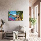 „Gardasee 2027“ in geschwungener Schrift, zeigt eine Küstenlandschaft. Im Raum: Bank, Kissen und Pflanzen.