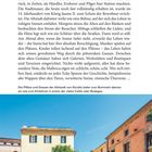 Oben Text über die Geschichte Alcúdias, unten ein sonniger Platz mit Cafés, bunten Gebäuden und einem Baum.