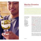 "Matcha-Tiramisu: Tiramisu mit grünem Tee. Zubereitung 40 Minuten + mind. 4 Stunden Kühlen. Ergibt 8 Portionen." Links Person mit Dessert.