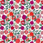Keine Texte erkennbar. Eine bunte, verspielte Illustration von Granatäpfeln, Blumen und Blättern in Rot, Violett und Grün.