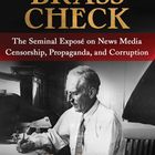 "The Brass Check" von Upton Sinclair. Ein Mann, vertieft, schreibt an einem Schreibtisch.