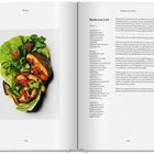 Text: "Literature", "Shady Stories", "Dorothy L. Sayers The Documents in the Case, 1930 (1981 cover)".

Illustration: Ein riesiger Pilz wächst in einer Stadt mit Menschen und Autos im Hintergrund.