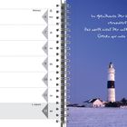 Links ist eine Kalenderseite für Dezember 2027. Rechts ein Leuchtturm im Schnee, mit blauem Himmel.