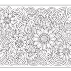 Illustration von komplexen Blumenmustern mit Blüten und Blättern. Verspielte, detaillierte Formen, kein Text vorhanden.