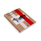 "Charlotte Perriand: Die Kunst des Wohnens". Ein Buchcover mit abstraktem Design und einer Frau auf einer Liege.