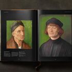 Illustration eines religiösen Gemäldes: Kreuzigung, bunte Engel, Heilige, Wolken, gedrängte Figuren. Harmonische Komposition.