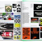 Zwei Buchseiten zeigen DHL-Werbematerialien: Logos, Farbschemata, Schriften und Bilder mit Menschen in DHL-Uniformen.