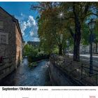 Kalendarium-Seite September/Oktober 2027 mit Wochen- und Feiertagsangaben. Flusslandschaft mit Bäumen und historischem Gebäude.