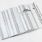 Text: "Play Attitude". Seite eines Buches mit langen Listen von Text in Spalten.