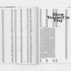 „Show Yourself in Play“ in großer Schrift. Lange Textkolonnen mit „Play to“ gefolgt von verschiedenen Verben. Textabsatz rechts.