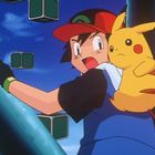 Illustration eines Jungen mit roter Kappe, trägt ein gelbes Wesen mit spitzen Ohren auf der Schulter.