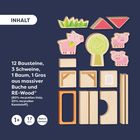 "INHALT: 12 Bausteine, 3 Schweine, 1 Baum, 1 Gras aus Buche. RE-Wood®: 80% Holz, 20% Kunststoff." Verschiedene Holzbausteine und Figuren.