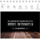 Oben Kalender für März, Woche 12. Spruch: "Die Funktion des kleinen Zehs ist es, Möbel im Dunkeln zu finden." Darunter Holzboden.