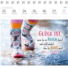 Text: "GLÜCK IST, wenn du im REGEN tanzt und nicht merkst, dass du NASS wirst." Kind in Gummistiefeln läuft durch Pfützen.