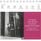 "Ein Raum ohne Bücher ist wie ein Körper ohne Seele." Szene: Frau auf Leiter, Mann schaut zu, viele Bücher um sie.