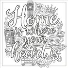 „Home is where your heart is“ in verschnörkelter Schrift. Illustrationen: Big Ben, Rose, Krone, Tassen, Telefonzelle.