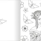 Eine Illustration einer Frau in einem Kimono mit Blumenornamenten, umgeben von Schmetterlingen und Blumen.