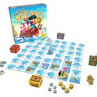 Das Spiel "Käpt'n Memo" zeigt ein Piraten-Thema mit einem Brett aus Karten, Figuren, Münzen und einer Dekosäbel.