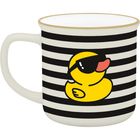 Tasse mit schwarz-weißen Streifen und gelber Ente mit Sonnenbrille als Motiv.
