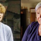 Links: Frau mit lockigem Haar in einem gestreiften Hemd, draußen. Rechts: Ältere Frau mit kurzen Haaren drinnen.