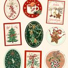 „Geschenkanhänger“ und „Gift tags“ oben in der Mitte. Weihnachtsdekor-Illustrationen in verschiedenen Formen und Farben.