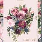 "NOTES OF HAPPY DAYS" in goldener Schrift auf einem pastellfarbenen Hintergrund, verziert mit detailreichen Blumen.