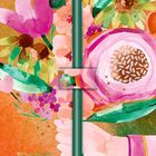 Text: "FOR YOU". Illustration eines Blumenstraußes, gehalten von einer Hand mit lila Ärmel und einem grünen Stift.