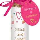 Pinkes Schild mit „Gute Wünsche zur Kommunion“. Glasflasche mit „Glück und Segen“. Rosa Vogel oben.