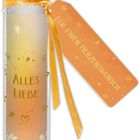 „Alles Liebe“ auf einer Flasche mit einem Korken, daran ein orangefarbenes Band mit „Für einen Herzenswunsch“.