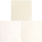 Drei verschiedene beige Papiertexturen: oben einfarbig, unten links grobe Fasern, unten rechts feine Punkte.