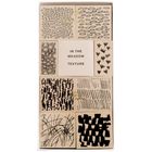 "In the Meadow Texture" steht mittig. Neun verschiedene Stempel mit organischen Mustern in einem rechteckigen Raster.
