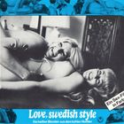 "Love, swedish style", "Ein Sex-Film in Farbe". Schwarz-Weiß-Foto von lachendem Paar. Blauer Rand mit Szenenbildern.