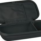 Ein schwarzes, offenes Etui mit Fächern innen, geeignet zum Aufbewahren oder Transportieren von Gegenständen.