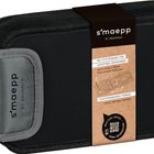 Text: "smaepp BY BRUNNEN, MIT STIFTERAMPE FÜR LEICHTERES ENTNEHMEN, PLATZSPARENDES FORMAT." Schwarzes Etui mit Reißverschluss.