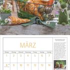 Der obere Text lautet "MÄRZ". Darunter ein Kalender mit Ostern am 29. Ein Osterkorb mit Blumen und Gebäck im Hintergrund.
