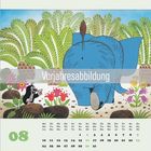 „Vorjahresabbildung“ in der Mitte. Kalenderseite August, illustriert mit Elefant im Garten mit einem Maulwurf.