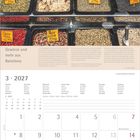 Gewürze und mehr aus Barcelona. Verschiedene Gewürze in Schalen. Kalender für März 2027 mit Feiertagen.