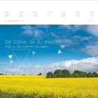 Montag 24 bis Sonntag 30, 21. Kalenderwoche, Mai. Text: "Die Stärke, die du anderen gibst, trägt zu der eigenen bei."

Vordergrund: Gelbe Blumen, Windräder im Hintergrund unter blauem Himmel mit Wolken.