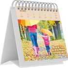 Oktoberkalender: "Werde die Frau, die du als Mädchen gebraucht hättest." Zwei Personen gehen mit bunten Regenschirmen.