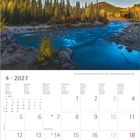 April 2027 Kalender mit Feiertagen, darüber nächtliche Landschaft mit Fluss und funkelndem Sternenhimmel.