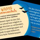 "WILDES Mumienwickeln" ist der Titel. Es folgt eine Anleitung für ein Spiel mit Toilettenpapier. Verzierungen: Fledermäuse, Mumie.