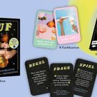 Spiel: „AUF EX - Das ultimative Trinkspiel“, Anleitungen, Karten (Regel, Frage, Spiel), bunte Karten: „THEY SEE ME APEROLLIN“, „WINE NOT?“