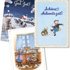 "God Jul!" und "Schöne Adventszeit!" auf Karten. Winterlandschaft mit Schlitten, Kinder beim Plätzchenbacken, Schneeballschlacht.