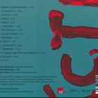 Eine Liste von 14 Musiktiteln mit Zeiten, Künstlernamen und Kontaktdaten auf blauem Hintergrund mit roter Malerei.