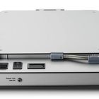 Schalter: POWER, HEATING. Anschluss: Power 12V, 10A DC. Silberne, rechteckige Metallvorrichtung mit Schrauben.