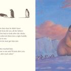Text über Pinguine und deren Verhalten. Illustration: Zwei junge Pinguine sitzen zusammen, mit mehreren Pinguinen im Hintergrund.