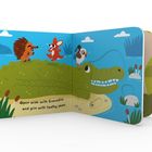 Text: "Open wide with Crocodile and grin with toothy jaws." Illustration: Ein Krokodil mit lachenden Tieren auf dem Rücken.