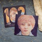 Das Bild zeigt zwei Buchcover. Auf einem steht "100" und darunter "by Claudia Mathison". Beide Cover zeigen ein illustrierter Junge.