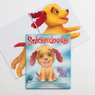 „Snickerdoodle“ steht groß über einem Welpen mit Locken, daneben eine lila Katze. Cover eines Kinderbuchs.