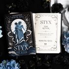 „STYX: THE RIVER“ von Nikita Gill. Cover zeigt zwei Frauen, umgeben von floralen Elementen. Hintergrund mit schwarzen Rosen.